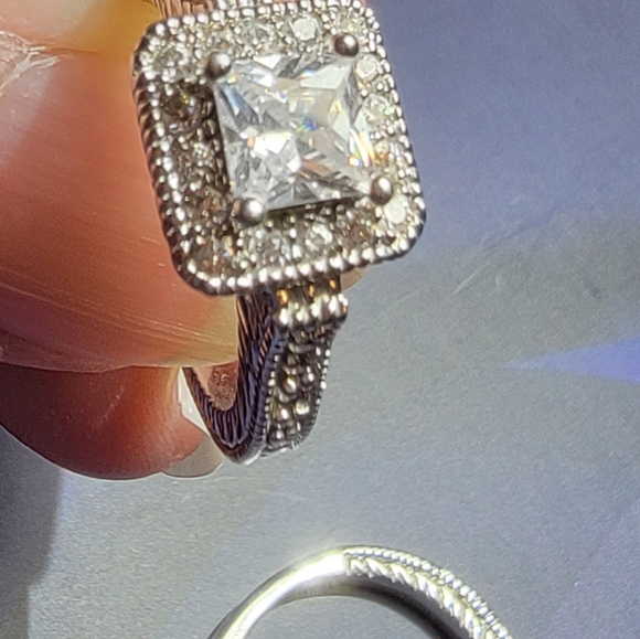 Gorgeous Wedding Ring Set - Picture 3 of 5